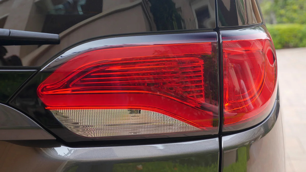 2017 Chrysler Pacifica taillight