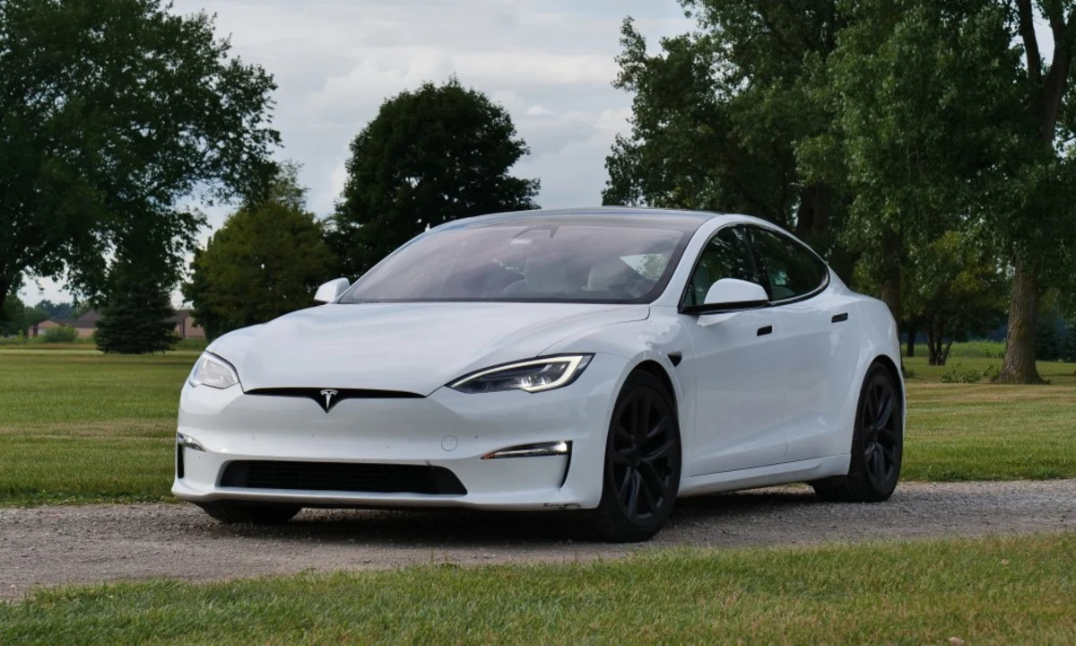 Tesla Model S Plaid Road Test Review: The new American muscle sedan -  Autoblog