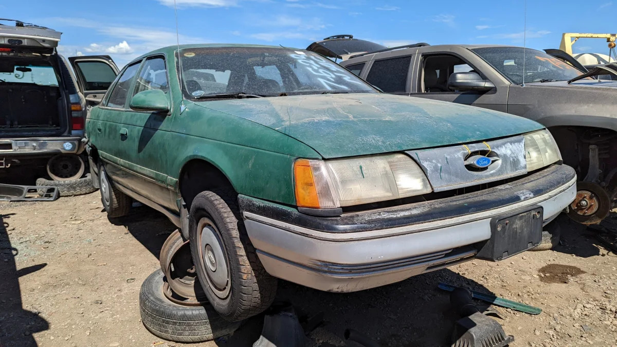 26 - 1986 Ford Taurus in Colorado junkyard - Photo by Murilee Martin