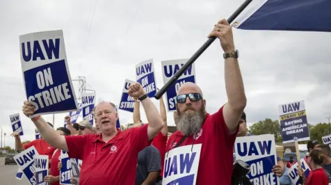 <h6><u>GM makes new counteroffer to UAW in strike talks</u></h6>