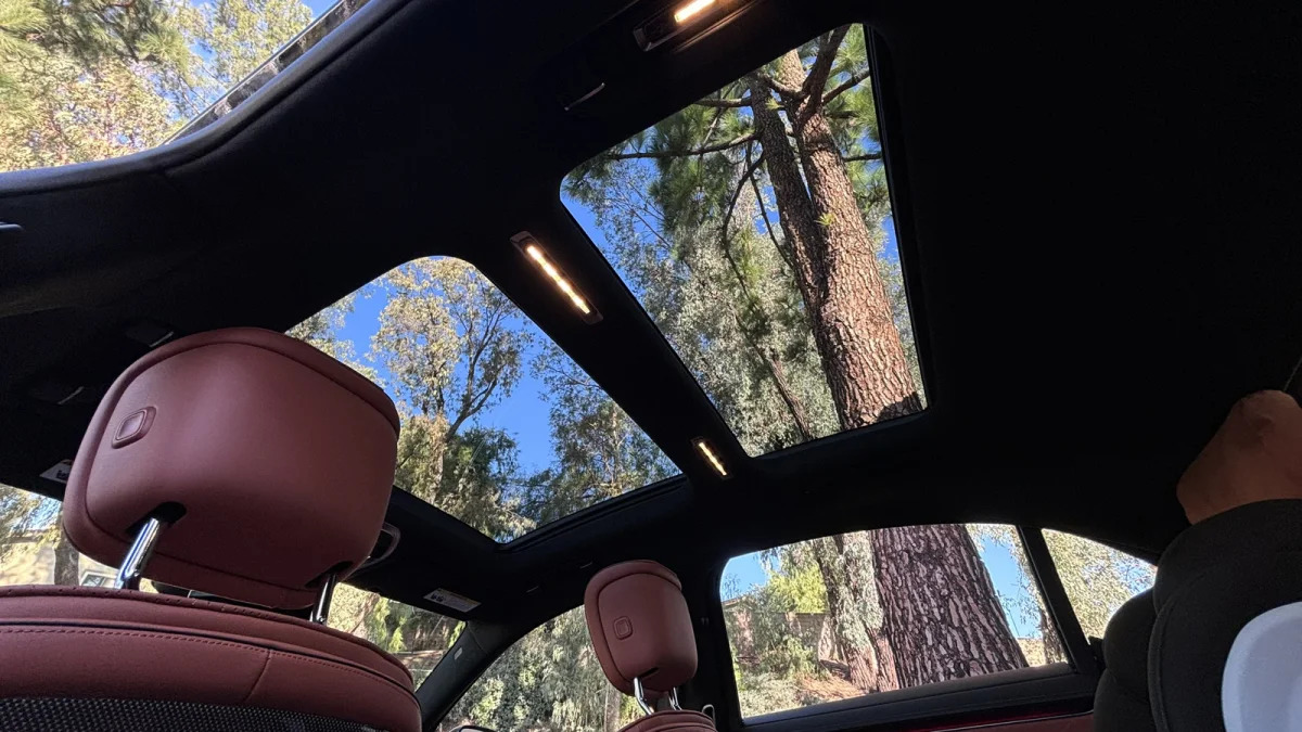 Mercedes-Benz S580e interior panoramic sunroof