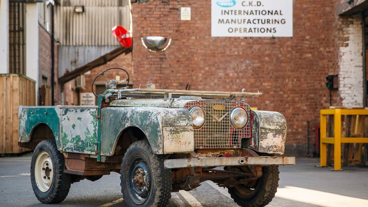 Unrestored Land Rover Series 1 front 3/4