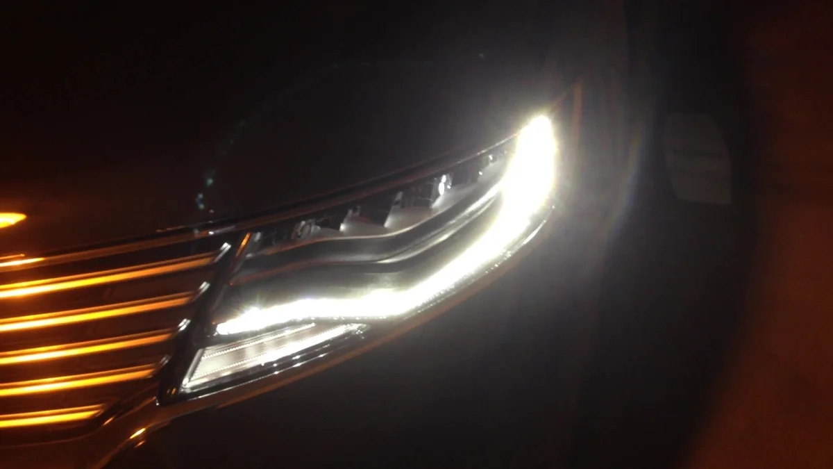 2016 Lincoln MKX LED Headlights | Autoblog Short Cuts