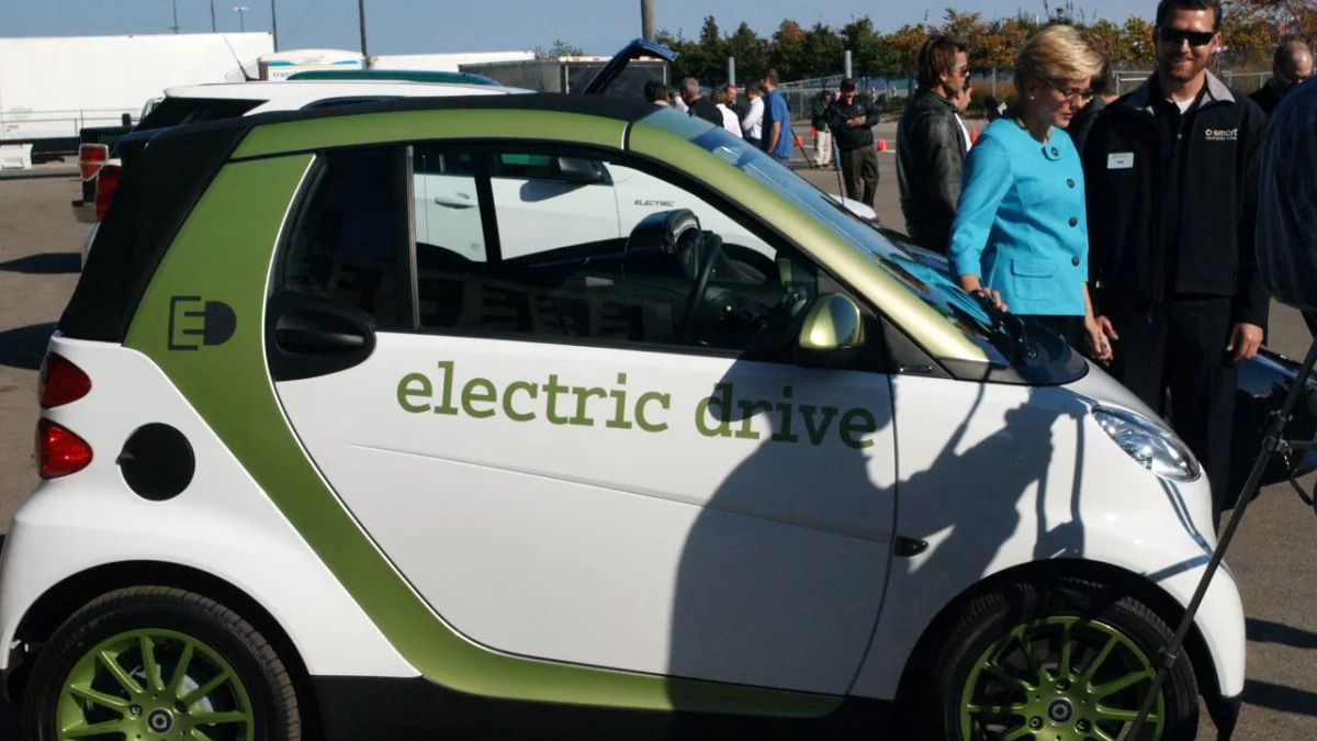 Michigan Governor Granholm drives plug-in cars