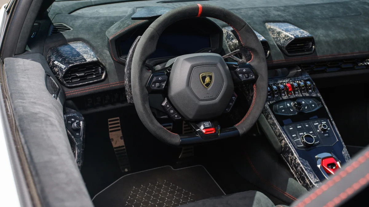 Lamborghini Huracan Performante Spyder interior