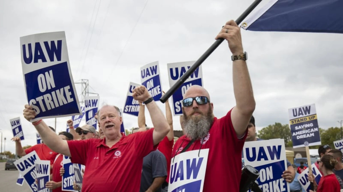 GM makes new counteroffer to UAW in strike talks