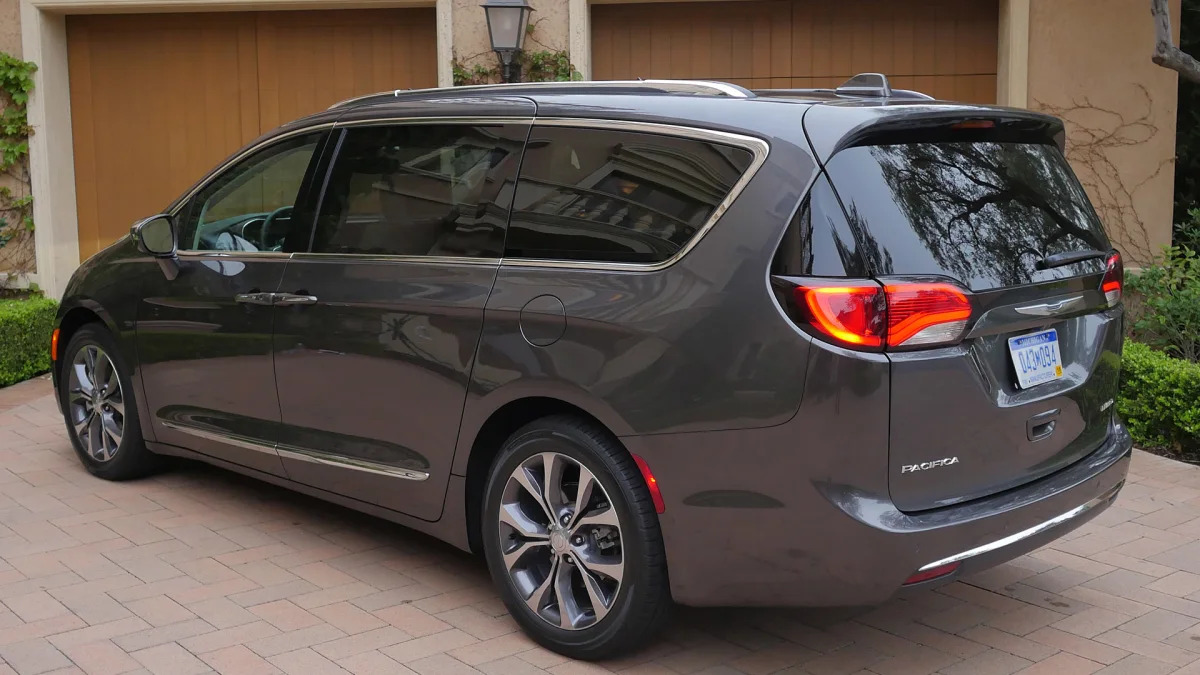 2017 Chrysler Pacifica rear 3/4 view