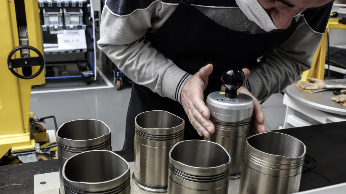 16_Maserati_Nettuno_Engine_Lab_The cylinder liners are prepared