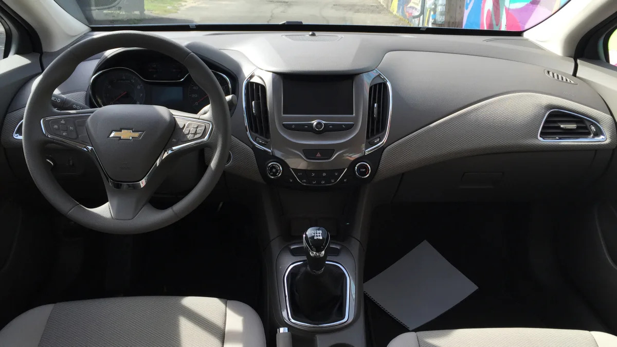2017 Chevrolet Cruze hatchback interior 1
