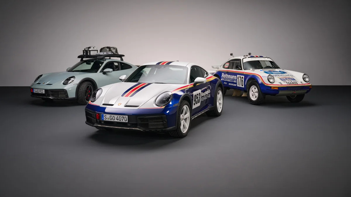 2023 Porsche 911 Dakar group