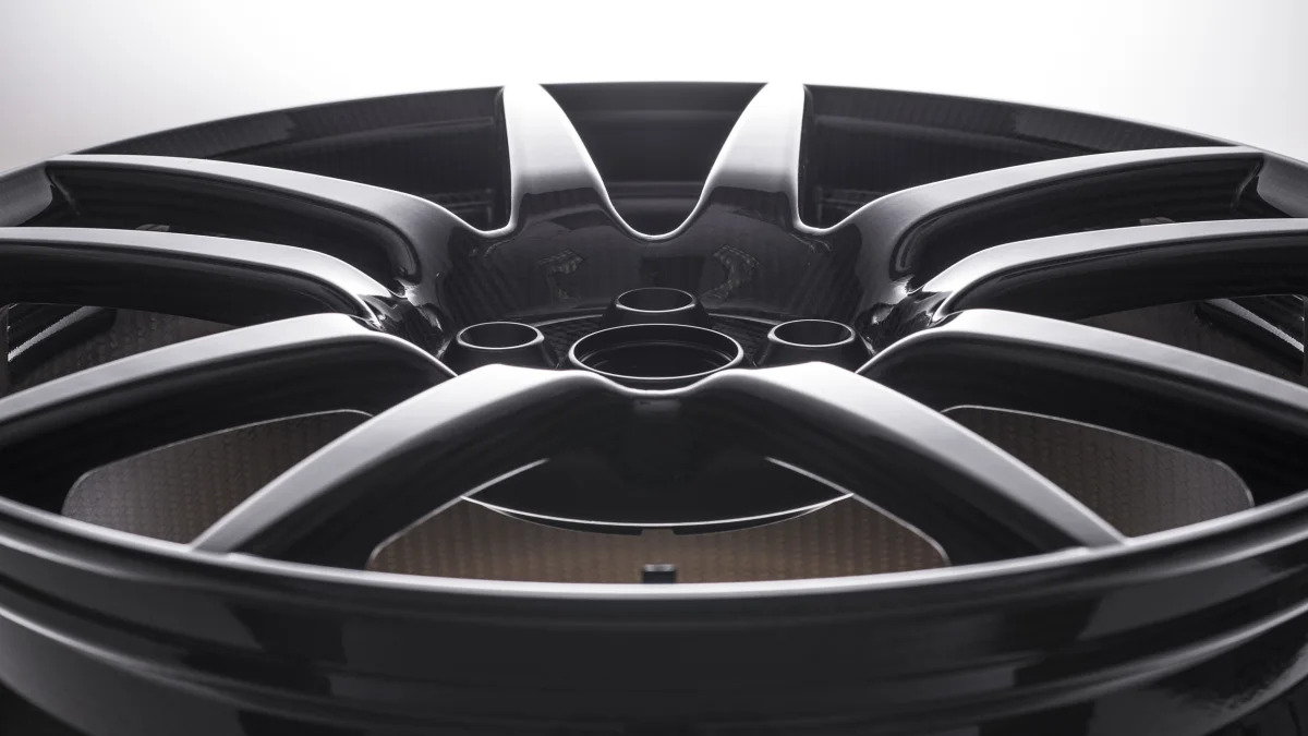 Ford GT carbon-fiber wheel glossy finish