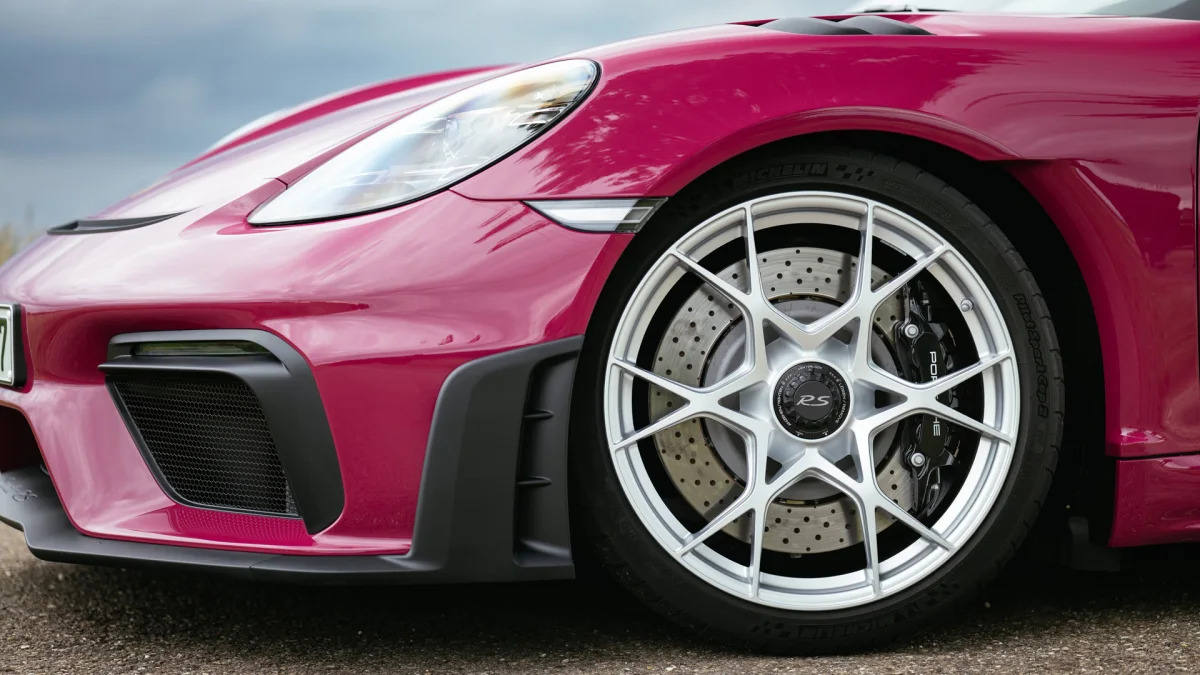 2024 Porsche 718 Spyder RS in Ruby Star Neo wheel