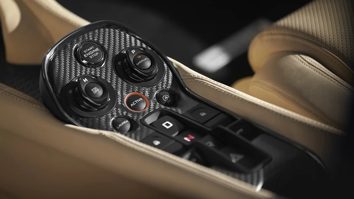 2017 McLaren 570GT center console