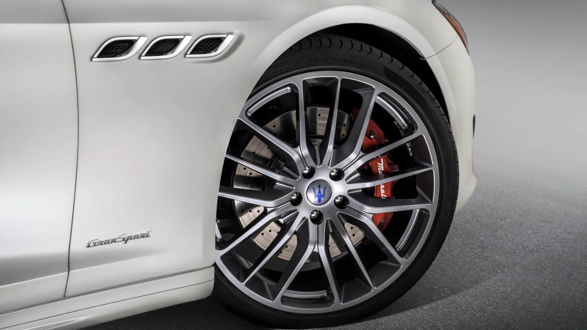 2017 Maserati Quattroporte white wheel