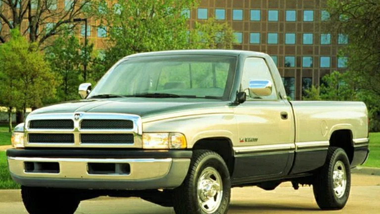 2001 Dodge Ram 2500 ST 4x2 Regular Cab 8.5 ft. box 134.7 in. WB
