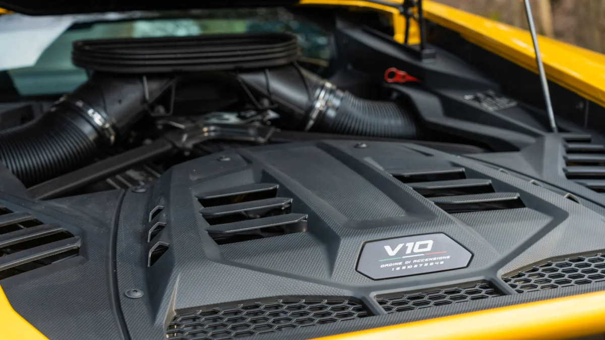 2024 Lamborghini Huracan Sterrato engine