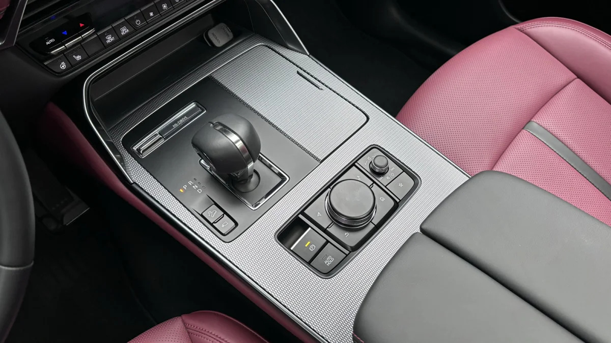 2025 Mazda CX-70 center console