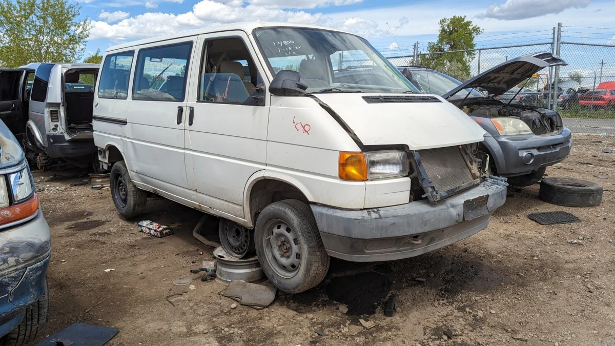 36 - 1992 Volkswagen Eurovan in Colorado junkyard - photo by Murilee Martin