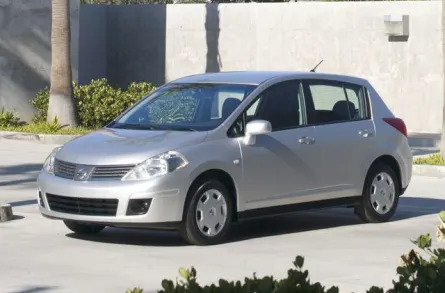 2011 Nissan Versa 1.8SL 4dr Hatchback