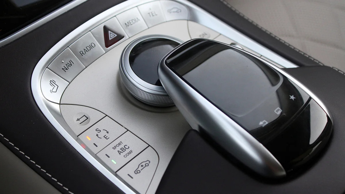 2016 Mercedes-Maybach S600 infotainment system controls