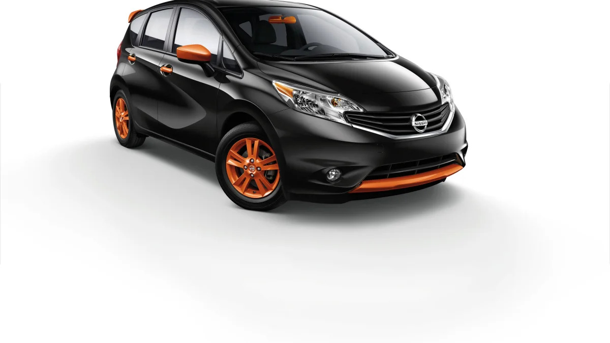 Nissan Versa Note Color Studio black orange