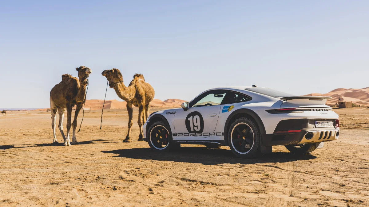 2023 Porsche 911 Dakar in Rallye 1971 Livery and camels