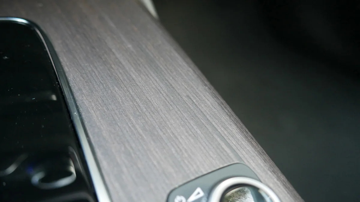 2021 Audi Q5 center console wood