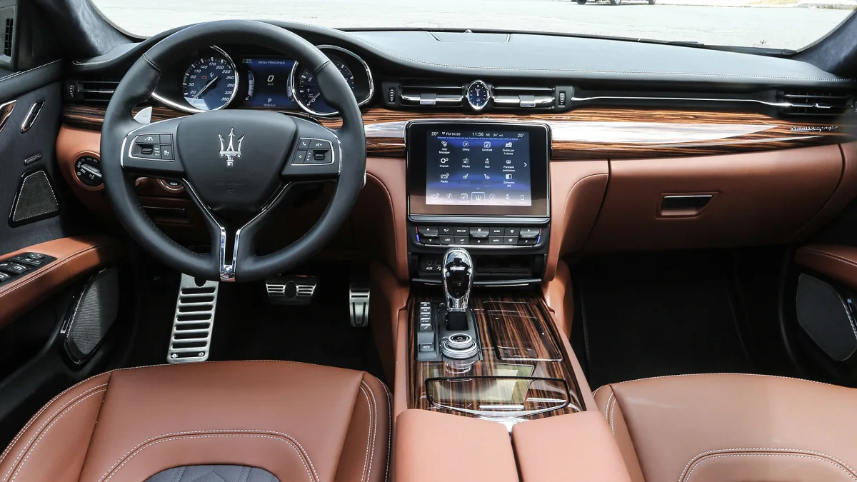 2017 Maserati Quattroporte interior