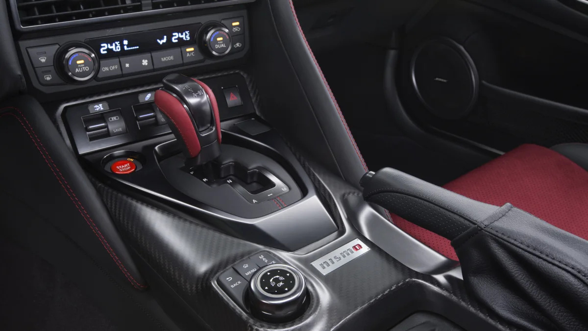 2017 nissan gt-r nismo shifter climate control