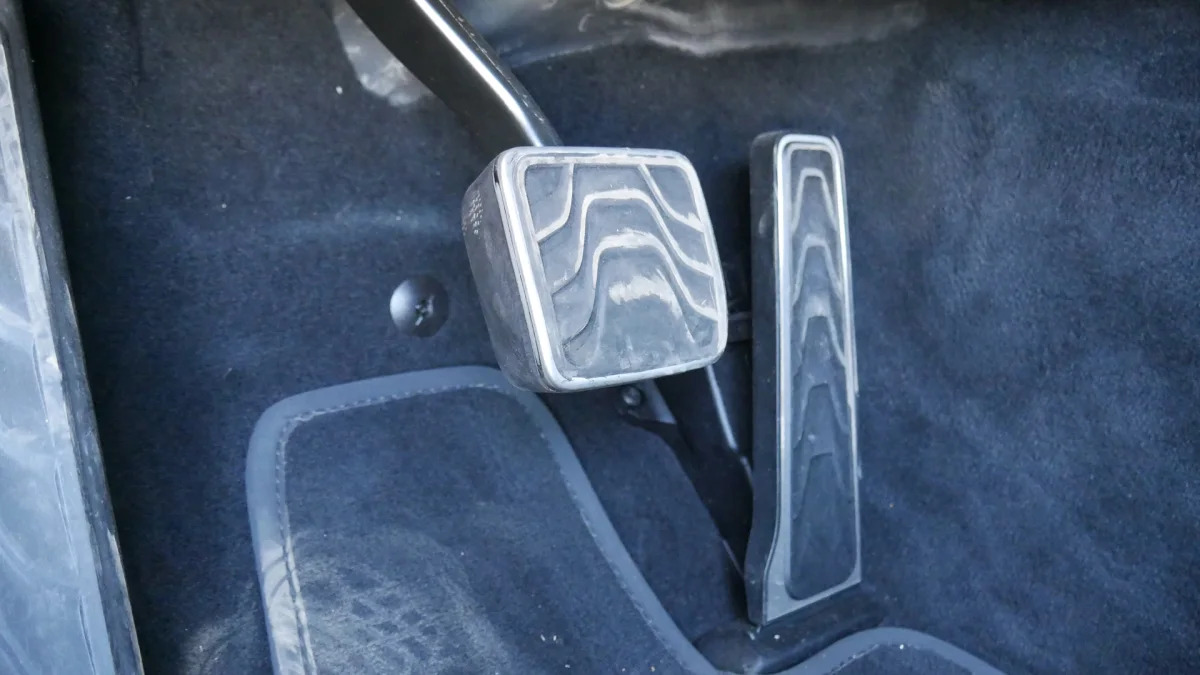 2023 Aston Martin Vantage F1 Edition pedals from side