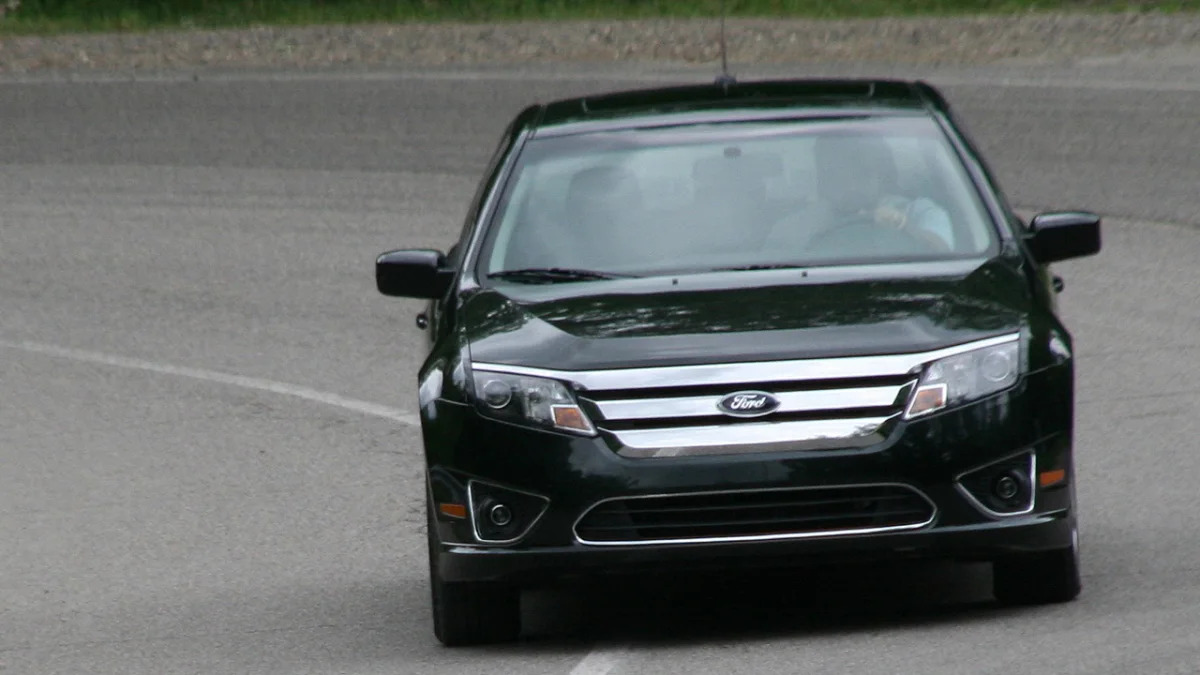 2010fordfusionhybrid_review009