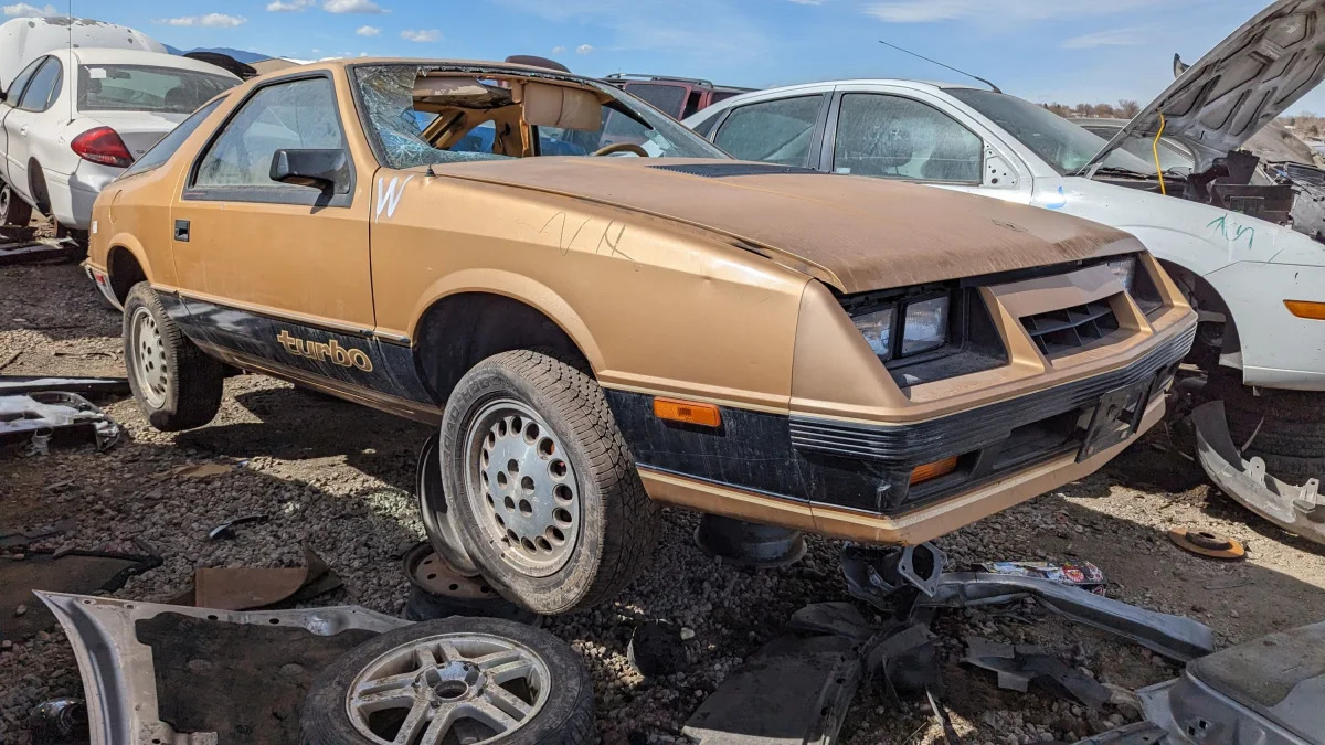 99 - 1985 Dodge Daytona Turbo in Colorado junkyard - photo by Murilee Martin