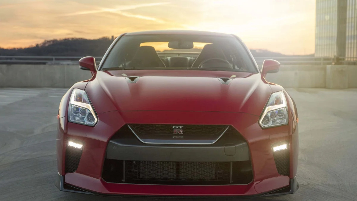 2017 nissan gt-r front