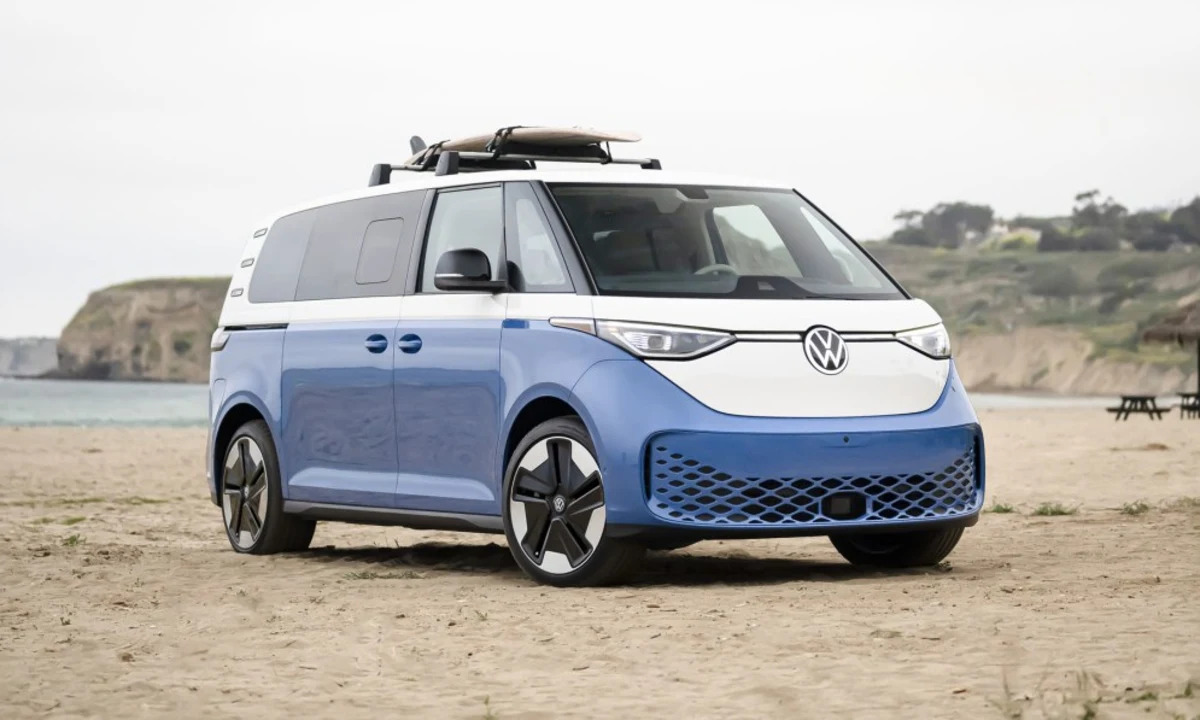 VW bus is reborn in America as the electric, three-row 2025 VW ID. Buzz -  Autoblog