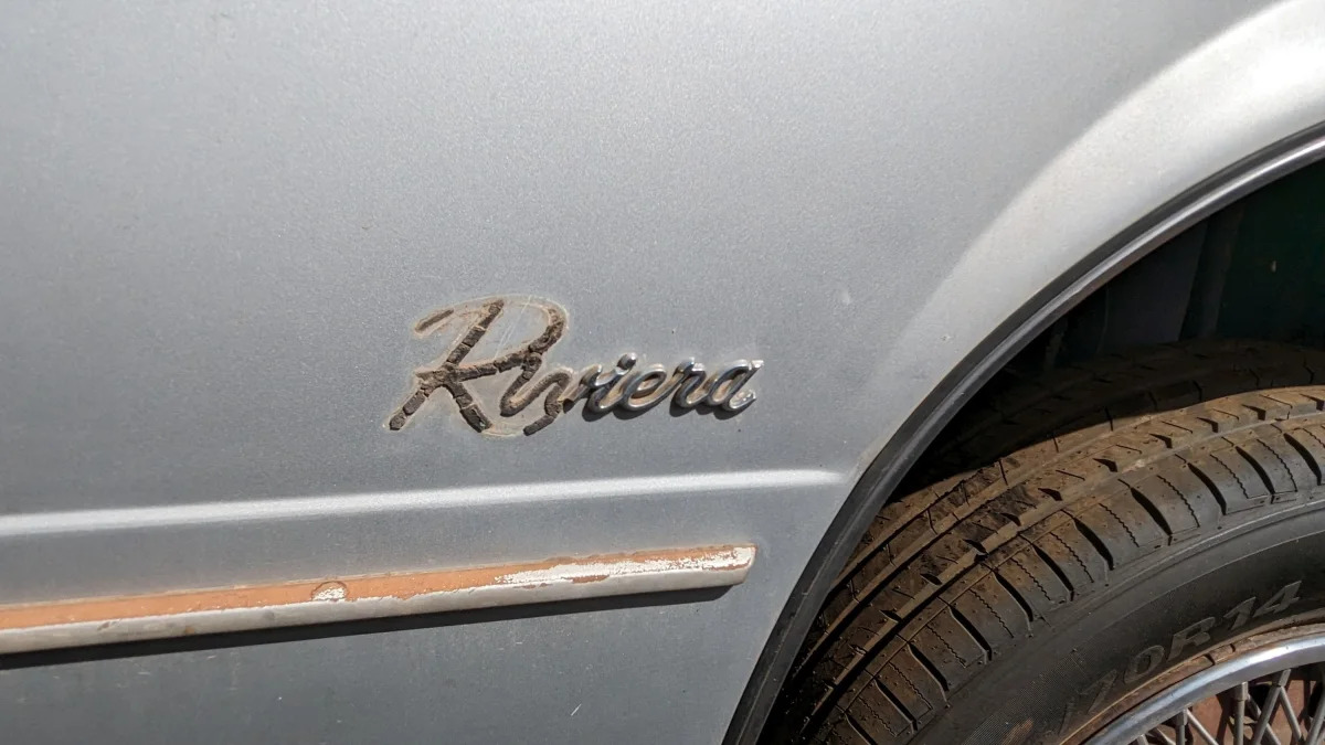 25 - 1986 Buick Riviera in Arizona junkyard - photo by Murilee Martin
