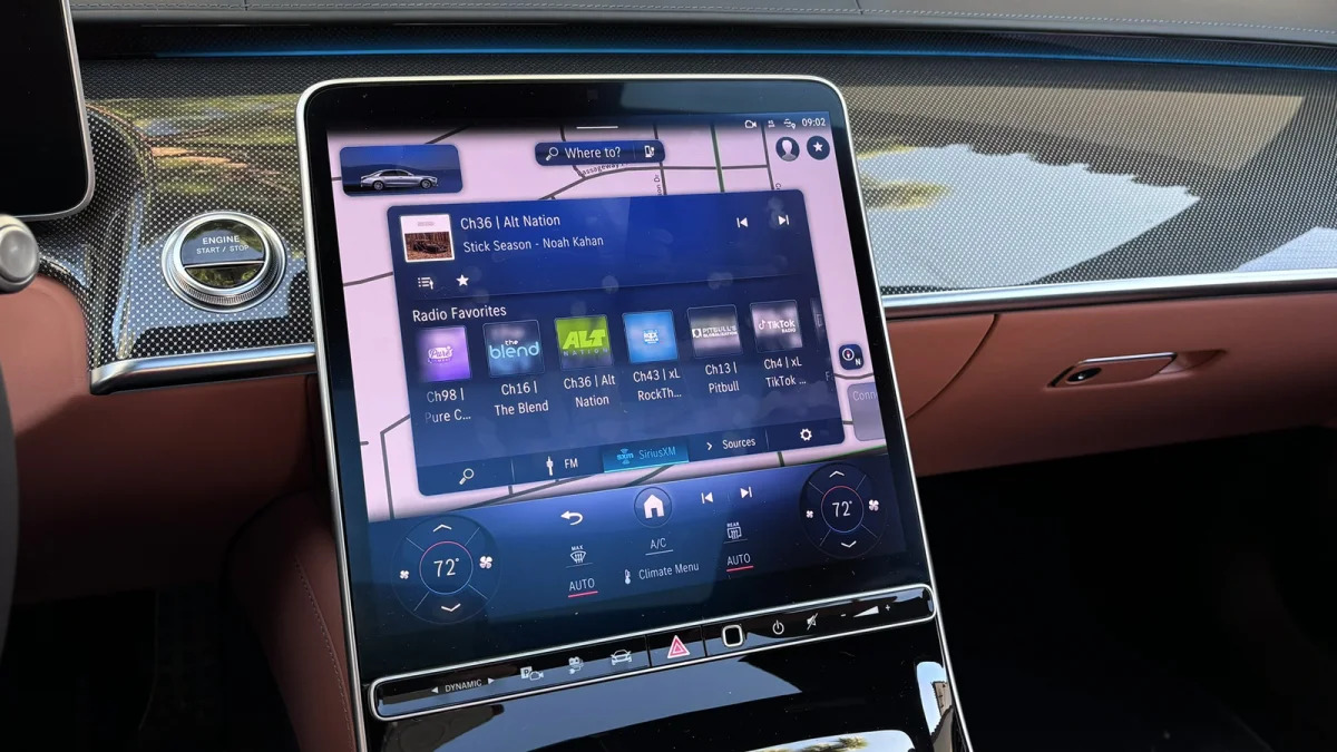 Mercedes-Benz S580e interior touchscreen satellite radio presets