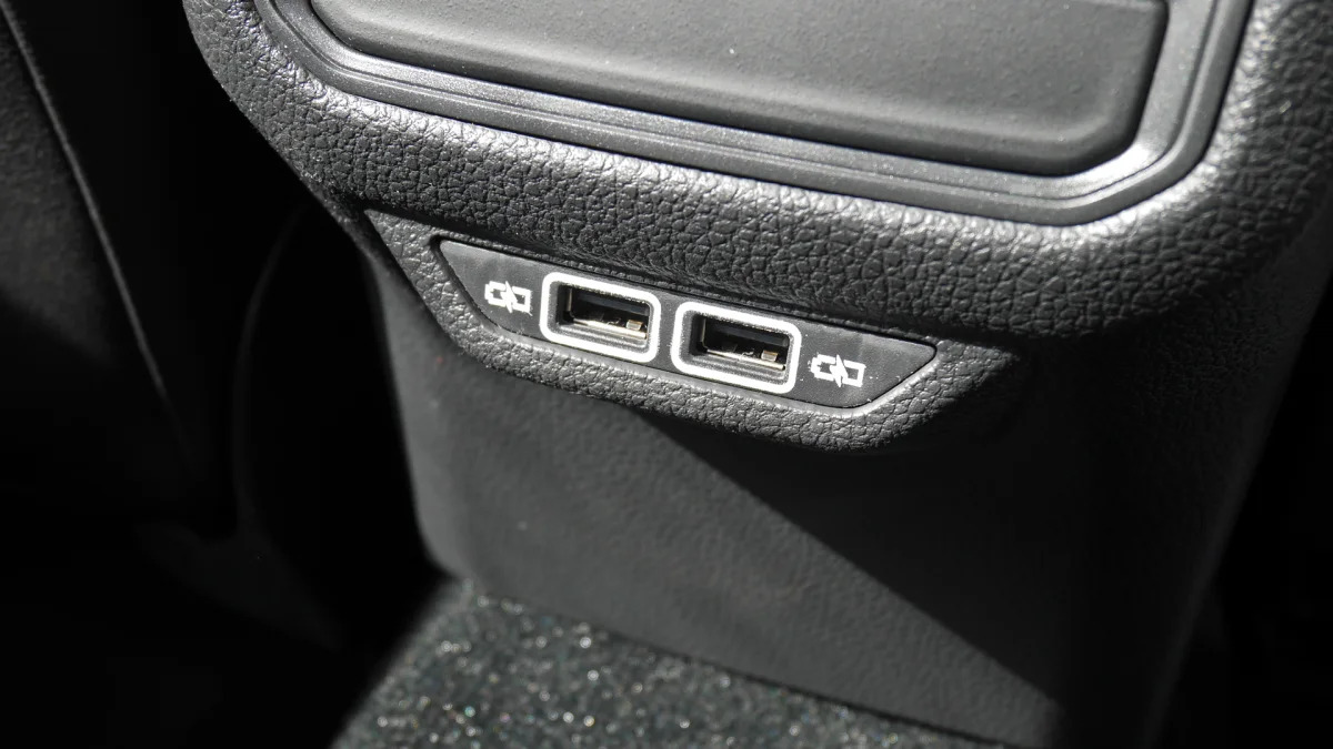 2020 Volkswagen Passat Interior rear USB ports