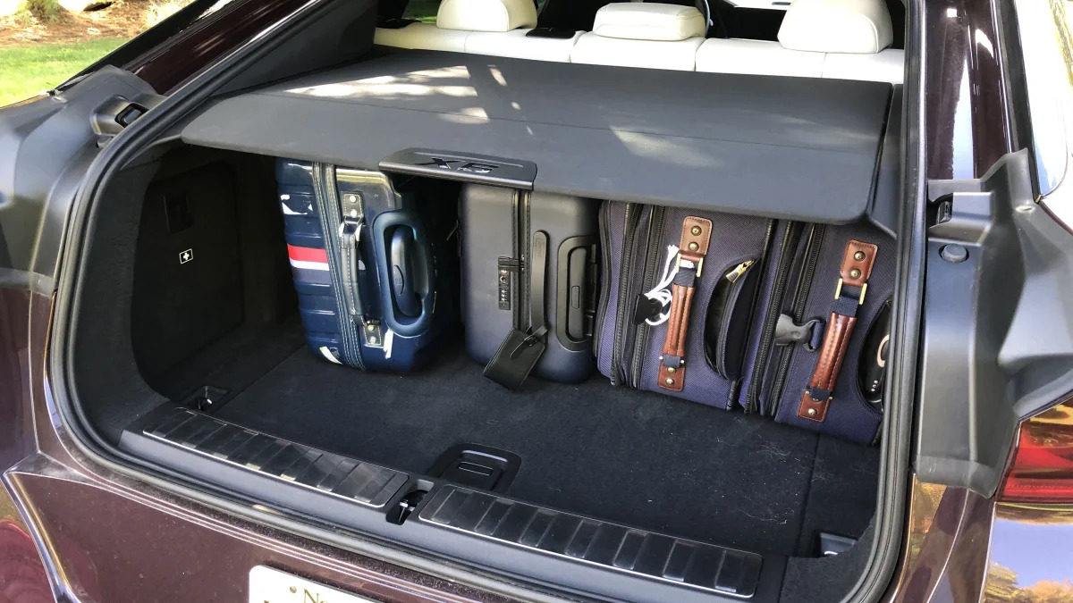 2020 BMW X6 luggage test