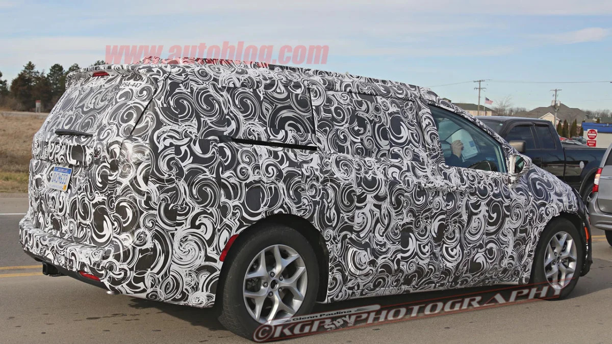 2017 chrysler town and country rear three quarters shape