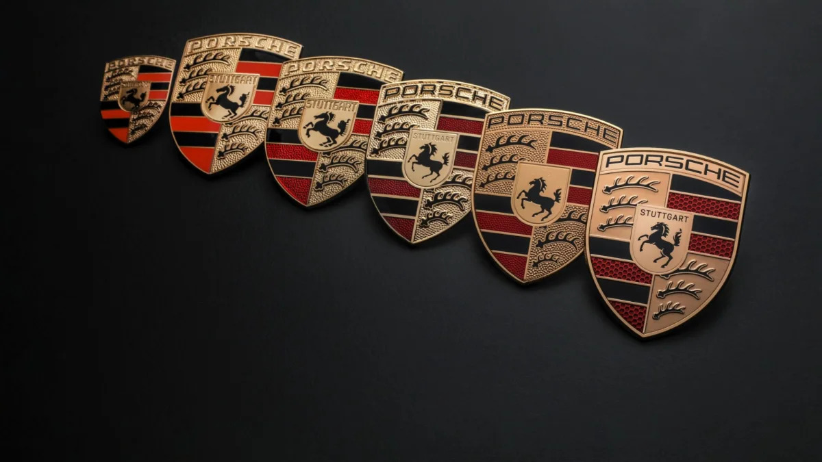 Porsche crest 01