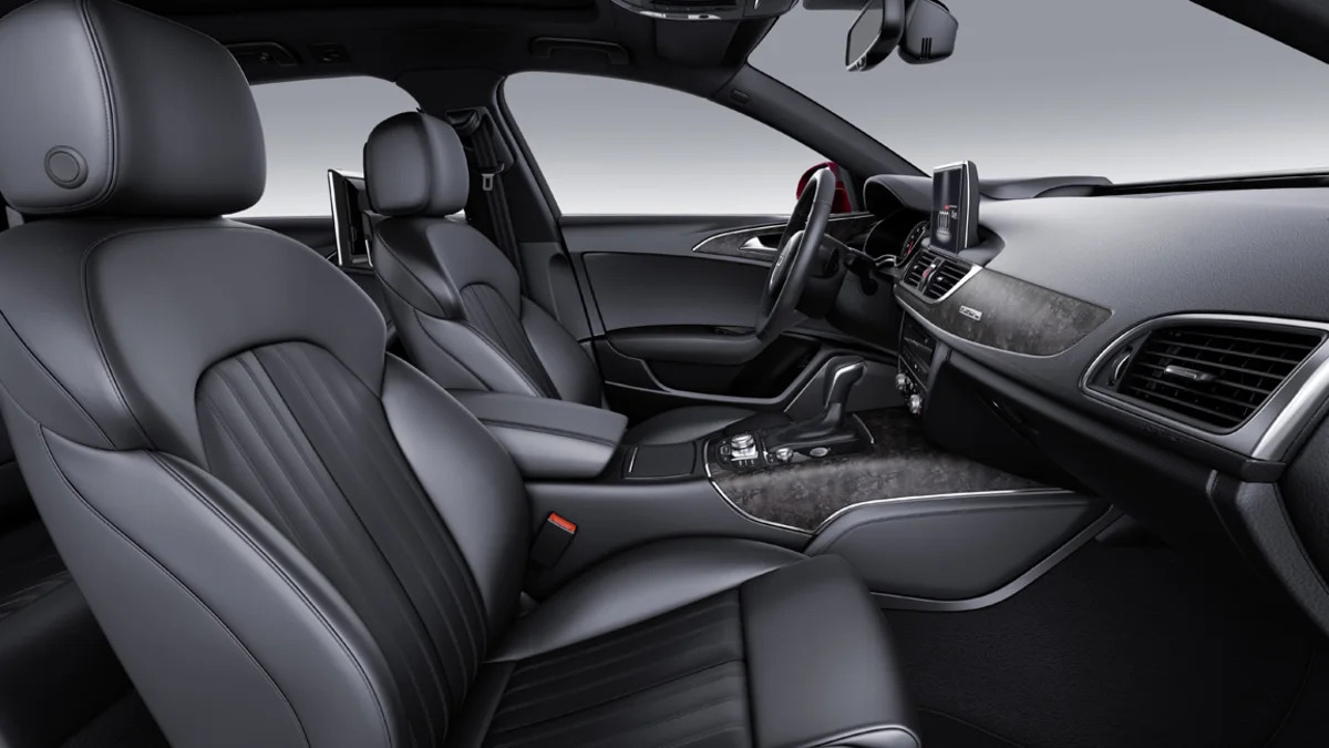 2017 Audi A6 Avant front interior