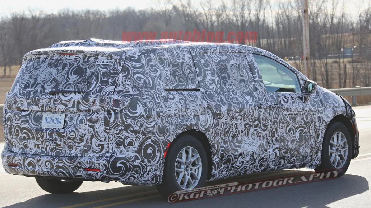 2017 chrysler town and country three quarters back