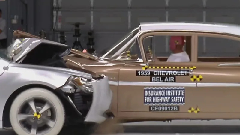 1959 Chevrolet vs 2009 Chevrolet crash test