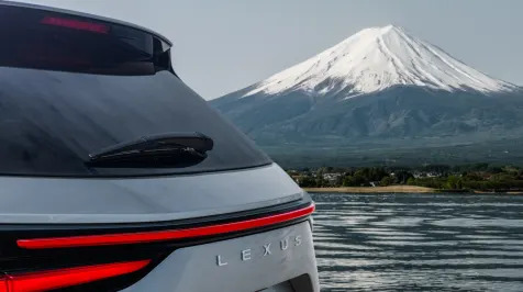 <h6><u>2022 Lexus NX gives a peek with Japan's highest peak</u></h6>