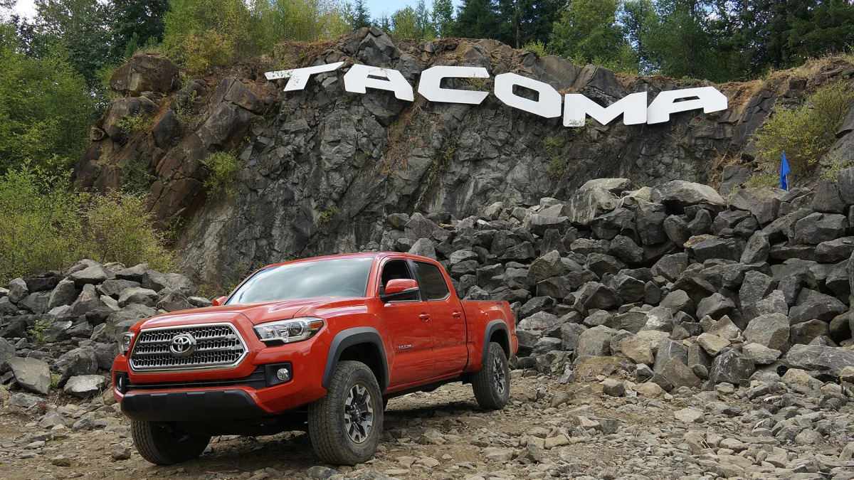 2016 Toyota Tacoma front 3/4 view