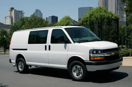 2009 Chevrolet Express 2500 LT Rear-Wheel Drive Passenger Van