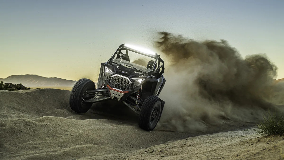2022-rzr-pro-r-ultimate-stealth-black-image-riding_SIX6546_04062