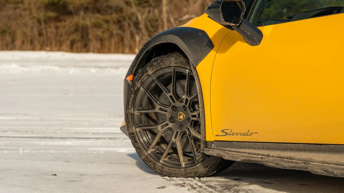 2024 Lamborghini Huracan Sterrato wheel