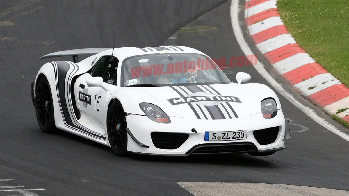Porsche 918 in Martini livery spy shot