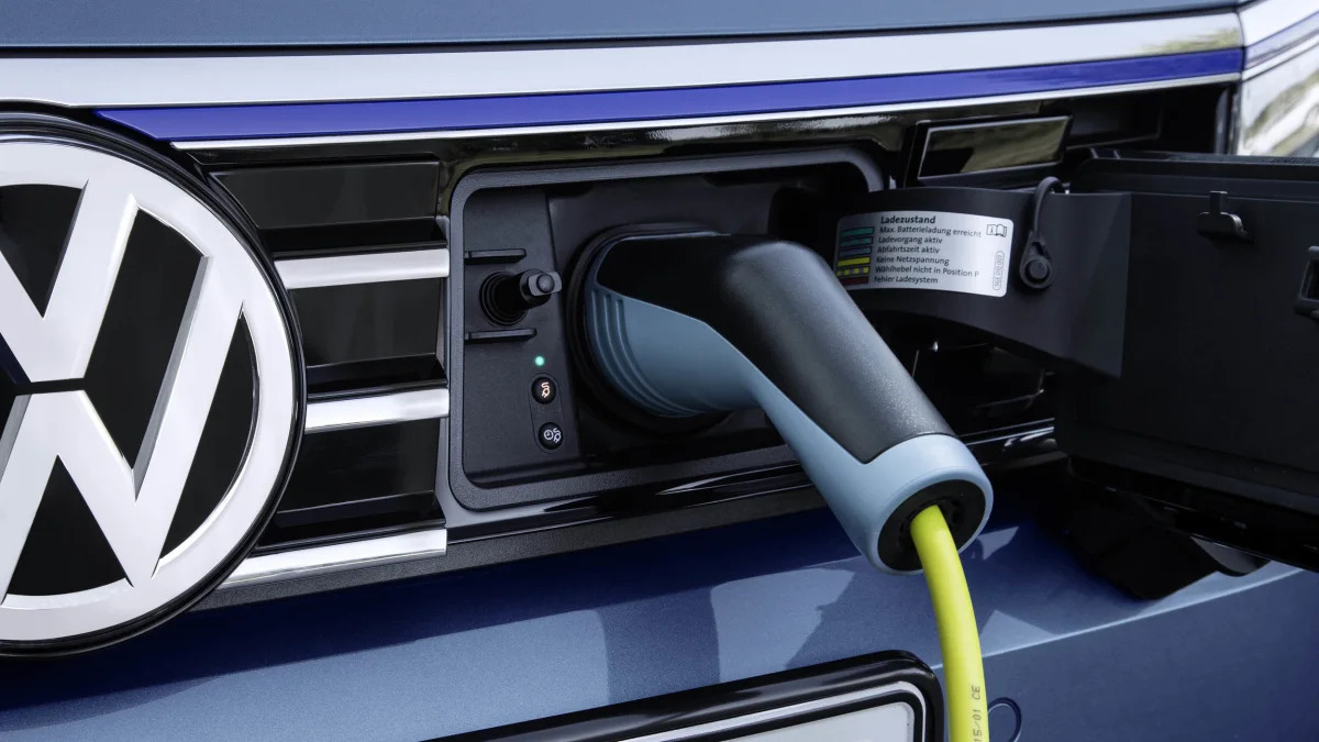 Volkswagen Passat GTE Variant charging port